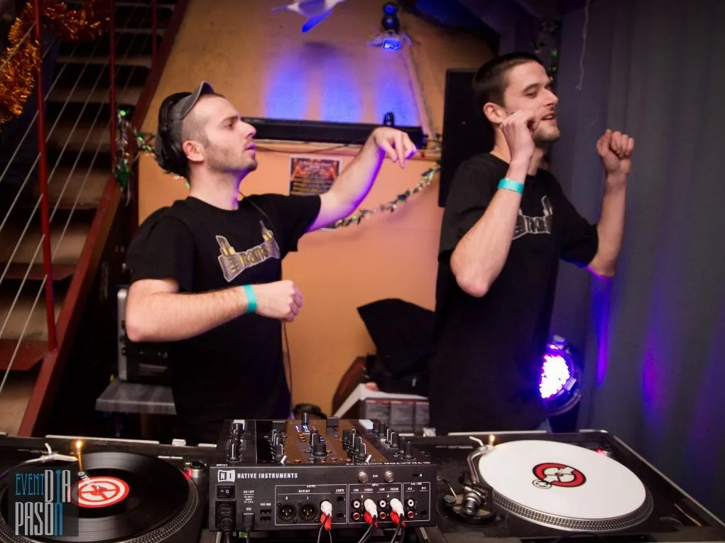 back to back dj
